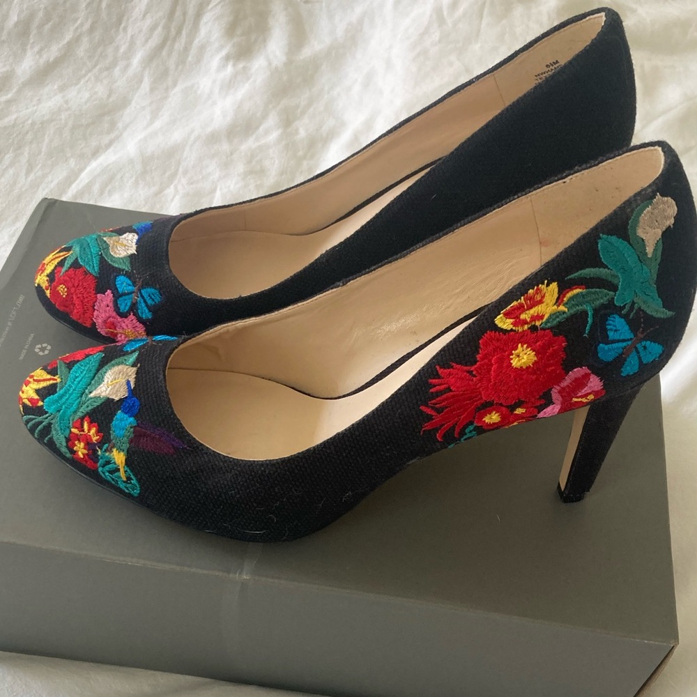 Nine west 8.5 embroidered print heels.  Worn once!
